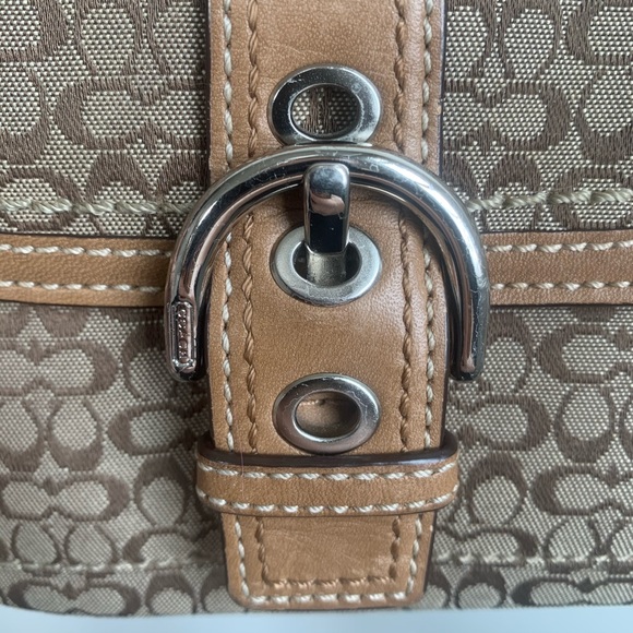 Tan coach wristlet - Picture 7 of 7
